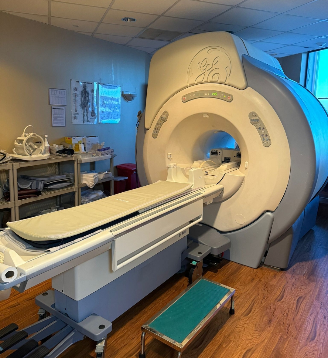  2004 GE 1.5T HDxT 16x MRI Scanner 