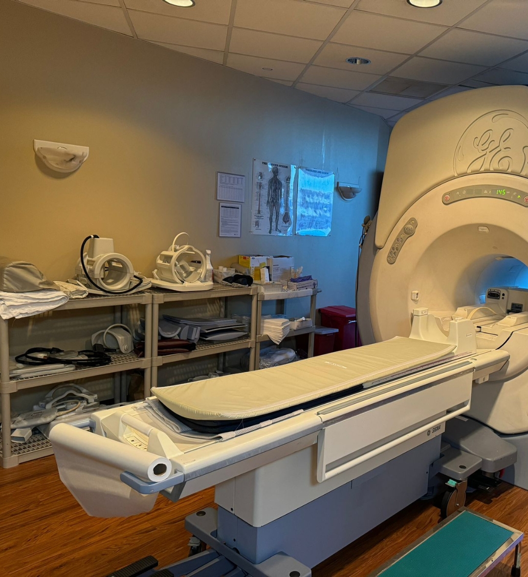 2004 GE 1.5T HDxT 16x MRI Scanner 