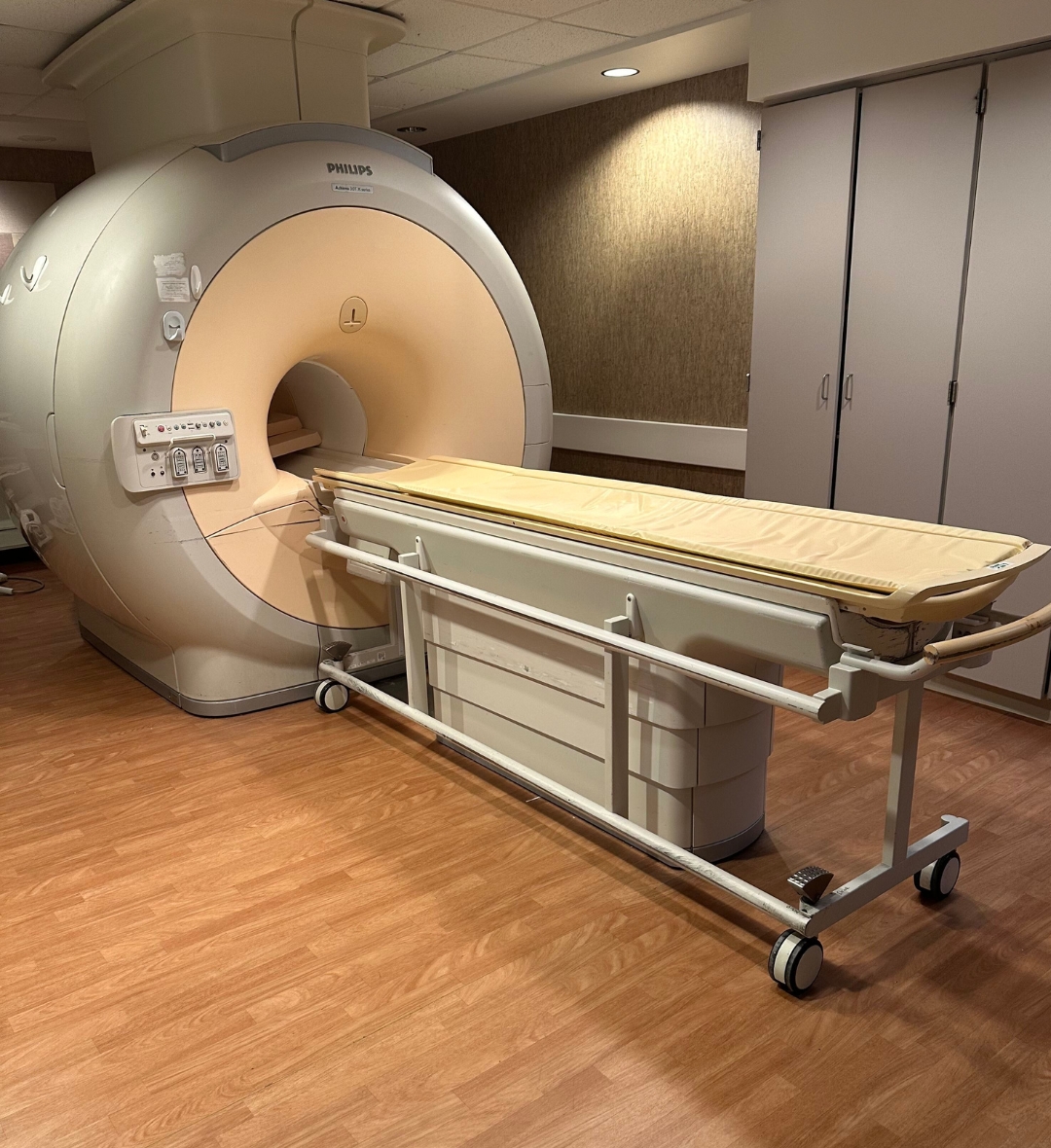 2007 Philips 3T Achieva 16 Channel MRI Scanner